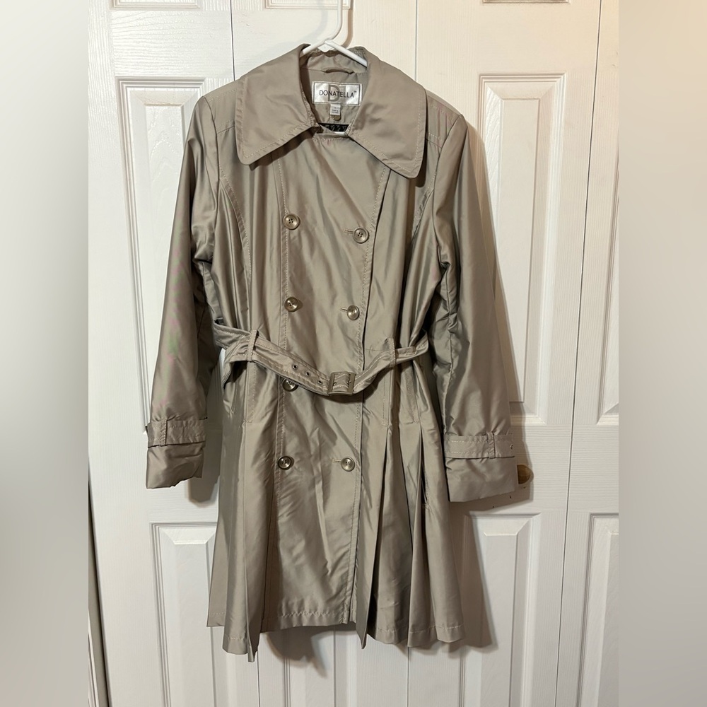 Stylish Donatella Women's Tan Trench Coat, Size‎ L lined warm